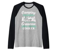 Nonna in campeggio proprio come una nonna normale, solo molto più bella Maglia con Maniche Raglan