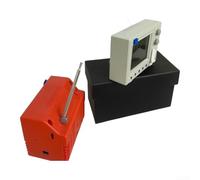Nostalgic Small TV 150min per la durata della batteria per bambini | Memoria interna da 8 GB, supporto per la riproduzione USB, formato video MP4, design retrò rosso, decorazione da scrivania