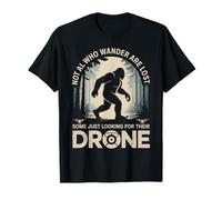 Not All Who Wander Funny Bigfoot Drone Foresta Parodia Sarcasmo Maglietta
