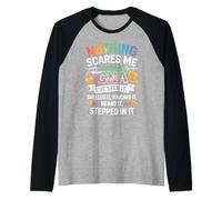Nothing Scares Me I Am A CNA Nurse Certified Assistant Maglia con Maniche Raglan