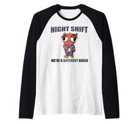 Notte Shift Infermiera: Siamo Una Razza DIVERSA Funny Owl Meme Maglia con Maniche Raglan