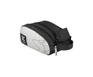 NOX Compatto, pratico ed elegante per viaggiare La borsa cosmetica NOX Master Series è il compagno ideale per chi non vuole rinunciare all'organizzazione e allo stile quando viaggia o fa sport. Che si