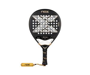 NOX Scopri il potere del controllo con AT10 GENIUS 18K ALUM Racchette da padel Sei pronto a portare il tuo gioco di padel al livello successivo? L'AT10 GENIUS 18K ALUM Racchette da padel di NOX, proge