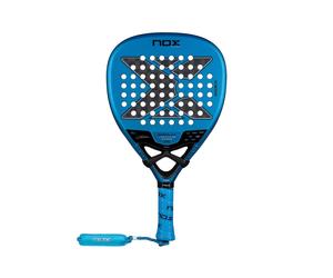 NOX Vivi l'emozione del gioco con la serie EA10 di NOX Scopri la potenza e la precisione delle racchette da padel della serie EA10 di NOX. Realizzate con una struttura a forma di diamante, queste racc