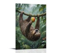 NPEJLCIGH Un bradipo appeso a testa in giù su una vite della foresta pluviale tropicale, artigli che afferrano un mango, gocce di pioggia che scivolano giù dalla sua pelliccia, decorazione da parete
