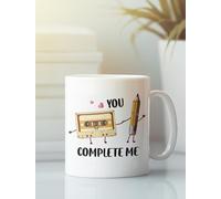 Nufar Tazza con nastro musicassetta, tazza divertente a matita e nastro a cassetta, tazza da caffè You Complete Me, tazze divertenti per San Valentino, tazza da caffè romantica tazza da tè in ceramica