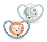 NUK Ciuccio Space Night, 0-6 mesi, si illumina al buio con ventilazione extra per pelli sensibili, silicone senza BPA, leone e luna, 2 pezzi