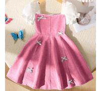 Nuova moda SS26, abito corto in jeans rosa con maniche a palloncino bianche, scollo quadrato e dettagli con fiocchi, perfetto per tutti i giorni, abito in jeans rosa alla moda per ragazze con scollo q