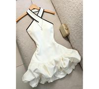 Nuovo body aderente da donna con spalline sottili e incrocio, abito bianco minimalista e versatile, adatto per il lavoro, il pendolarismo e un'atmosfera intellettuale estiva, outfit per le vacanze est