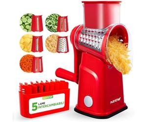 NutriChef Mandolina per Verdure 5 in 1 e Grattugia Formaggio per Cucina, Affetta Verdure con 5 Lame Intercambiabili, Manovella, Base a Ventosa e Contenitore, Accessori Cucina, Rosso