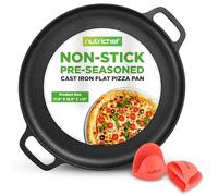 NutriChef Teglia per pizza piatta in ghisa da 33 cm, versatile piastra rotonda pre-stagionata con manici integrati per forno, grill, stufa e falò - Include 2 impugnature in silicone resistenti al