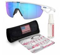 Oakley SPHAERA OO9403 - Occhiali da sole rettangolari con kit ufficiale, Montatura bianca opaca | Lente polarizzata Prizm Sapphire, 36 mm