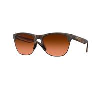 Oakley Uomo Oakley OO9374 FROGSKINS LITE 937450 Occhiali da sole O_Matter Marrone Marrone Rotonda Normale Sfumato