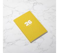 OCTÀGON DESIGN | 2026 Large Weekly Planner | Planner settimanale | 12 mesi; gennaio - dicembre 2026 | Dimensioni simili A5 | Colore indiano giallo | Copertina morbida | Rimane completamente aperto