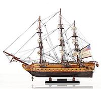 Old Modern Handicrafts Modello di Nave USS Constitution di qualità museale - Edizione Esclusiva - Completamente assemblato - 22,5 L x 7,5 L x 19,5 A Pollici