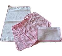 OM DOLCE CASA Set 4 Bavaglini cm 28x34 con Elastico 1 Salvietta cm 40x50 con Laccetto e 1 porta bavaglia Asilo Scuola Materna Rosa Bambina Prodotto Italiano