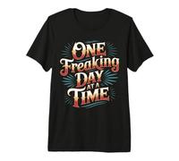 One Freaking Day At A Time Sarcasmo di Sopravvivenza - Maglietta Premium