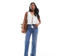 ONLY Petite - Juicy - Jeans a vita alta lavaggio chiaro con fondo ampio e borchie-Blu W26 L28