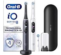 Oral-B Spazzolino Elettrico Ricaricabile iO 8N, Sensore di Pressione, Display Interattivo, Intelligenza Artificiale, 6 Modalità 3 Testine 2 Spazzolini,1 Custodia da Viaggio, Nero e Bianco, Idea Regalo