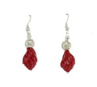 Orecchini a amo in argento con pendente conchiglia resina rossa
