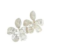 Orecchini con zirconi e perle di camelia bianca, regalo per la festa nuziale