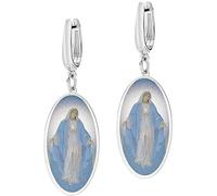 Orecchini da donna di Amen della collezione Devotion. Orecchini in ottone con finitura in Rodio. Misure: Lunghezza 5 cm con medaglia 3 x 1,6 cm. Simbolo: Madonna Miracolosa. La referenza è: OTORMIB1