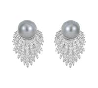 Orecchini di perle con borchie di diamanti, modificano i contorni del viso, squisiti e splendidi, adatti per le occasioni sociali e speciali delle donne