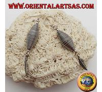 Orecchini in Argento 925‰ filo arrotolato a doppio cono con piuma pendente