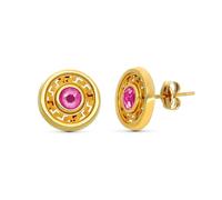 Orecchini in oro 9k con forma rotonda da 11 mm, dettagli traforati e una pietra rosa al centro.