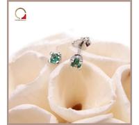 Orecchini in oro bianco 18kt con smeraldi da uomo o donna punto luce a lobo