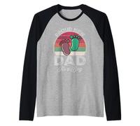 Orgoglioso nuovo papà È la festa del papà di un ragazzo per essere regali per la prima volta Maglia con Maniche Raglan