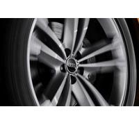 Audi 4M8071006A - Coprimozzo dinamico, 4 pezzi, colore: Nero/Argento