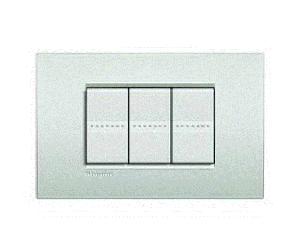 ORIGINALE BTICINO PLACCA LIVINGLIGHT AIR 3 POSTI MODULI BIANCO PERLA LNC4803PR