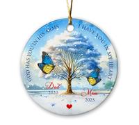 Ornamento commemorativo personalizzato per genitori Natale 2025, ornamenti in ceramica a forma di farfalla, regalo di simpatia per la perdita della persona cara, ornamento di Dio ha te le sue braccia