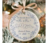 Ornamento di nozze personalizzato Regali per coppie Ornamenti sposati 2025 Regali di addio al nubilato per la sposa Mr e Mrs Regalo Just Married Ornamento di Natale Novelli sposi (The Year We Become