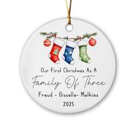 Ornamento natalizio con nomi personalizzati per la famiglia, regalo per il primo Natale per neogenitori e neonati, primo Natale personalizzato come una famiglia di tre ornamenti in ceramica, ornamenti