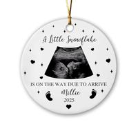 Ornamento per albero di Natale, foto personalizzata del bambino e data ricordo in ceramica, un piccolo fiocco di neve in On the Way a causa dell'arrivo ornamento Natale 2025, immagine annuncio