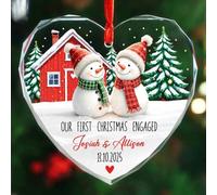 Ornamento personalizzato in vetro a forma di cuore di fidanzamento Natale 2025, il nostro primo ornamento di pupazzo di neve fidanzato, regali per coppie di fidanzamenti recenti, data e nomi