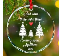 Ornamento personalizzato per bambini in attesa di Natale 2026, e poi ci sono tre ornamenti in vetro per Natale, regali per la prima volta mamma e papà, nome personalizzato e anno di arrivo del bambino