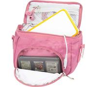 Orzly Travel Bag for Nintendo DS Consoles (VERSIONE: DS / 2DS XL / 3DS / 3DS XL / DS Lite / DSi / New 3DS / New 3DS XL / ecc.) - Sacco per Consola e Giochi e Accessarios - Questo Pachetto include: tracolla regolabile e maniglia per il trasporto + fissaggio per una cintura - ROSA