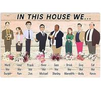 Oudrspo In questa casa lavoriamo come Dwight, scherzo Jim, amore Pam Sass Stanley, cartello vintage per decorazioni per la casa e il garage, regali, cartello in metallo da 6x8 pollici