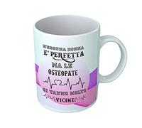 Overthetee, Tazza Osteopata “Nessuna Donna è Perfetta… ma alcune ci vanno Vicine” - Idea Regalo Simpatica per Amica/Collega, Ceramica Premium 330 ml, Microonde/Lavastoviglie