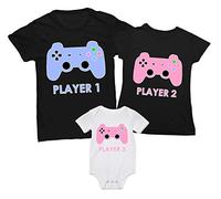 Overthetee Tris T-Shirt e Body Coordinato Famiglia - Player 1 - Player 2 - Player 3 - Videogame - Body Femminuccia - Tshirt Mamma Papà e Figlio - Tris di Tshirt - Body Neonato - Idea Regalo