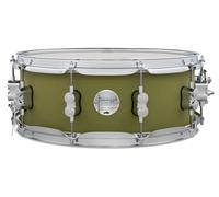 Pacific Drums Concept Maple Snare, 35,6 cm x 14,0 cm, finitura satinata Olive Ply | Caratteristiche: fusto in acero europeo a 10 strati e hardware DW di alta gamma