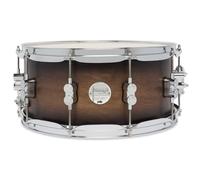 Pacific Drums Concept Maple Snare Drum, 35,6 cm x 16,5 cm, laccato satinato charcoal burst | Caratteristiche: fusto in acero europeo a 10 strati e hardware DW di alta gamma