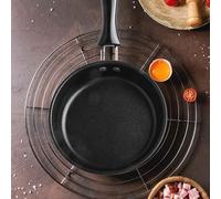 Padella per fare omelette e frittelle antiaderenti e fondo isolato termicamente