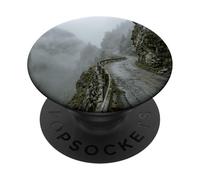 Paesaggio nebbioso del passaggio di avvolgimento della scogliera della strada di montagna PopSockets PopGrip Adesivo
