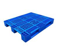 Pallet impilabile leggero del polietilene con il cuscinetto antiscorrimento per il magazzino, il garage, la logistica e l'organizzazione all'aperto del pavimento