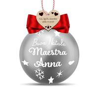 Pallina di Natale Argento Personalizzata per Maestra con Nome - Sfera 8 cm con Fiocco Rosso o Bianco e Tag Cuore in Legno per Dedica (Fiocchetto Bianco)