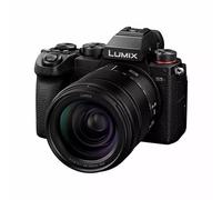Panasonic Lumix S5D + 28-200 mm F/4-7.1